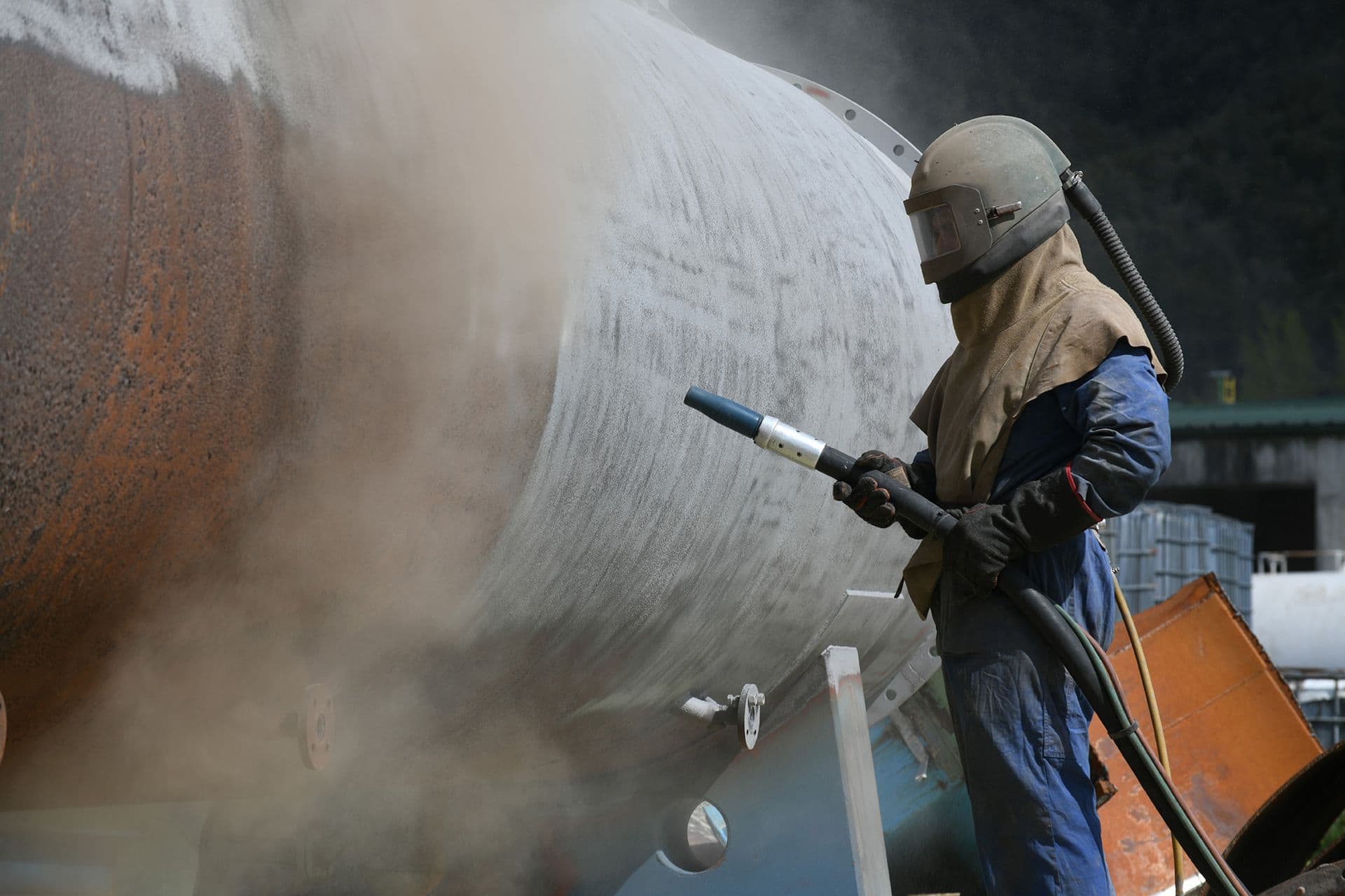 Tank surface preparation with abrasive blasting